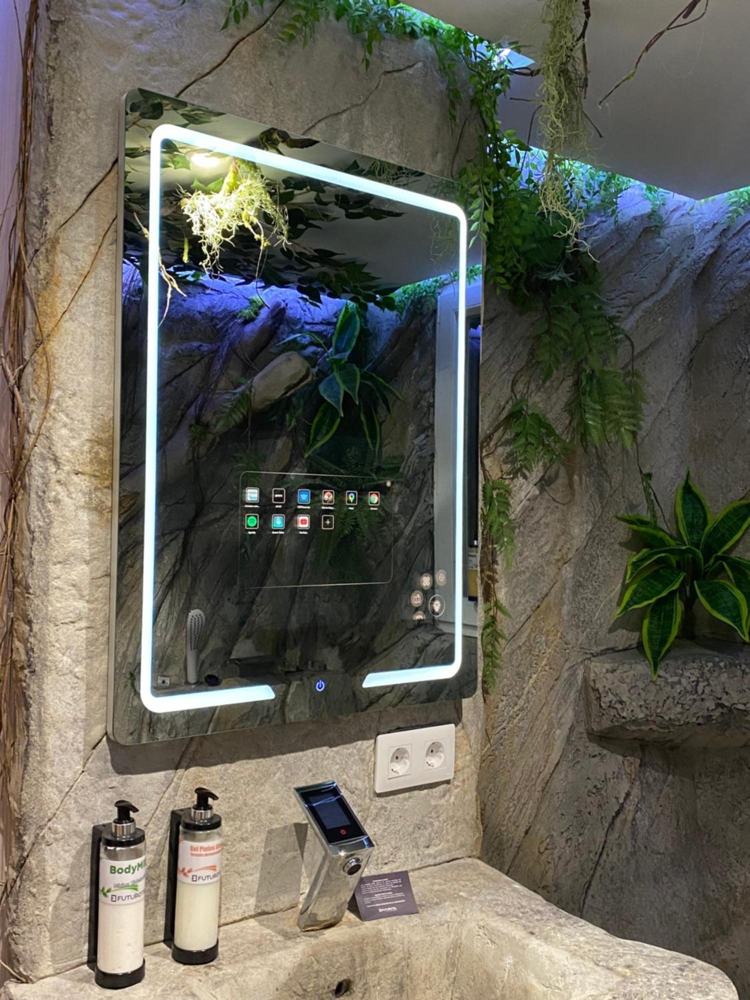 Hostal Futurotel Space Garden Granada