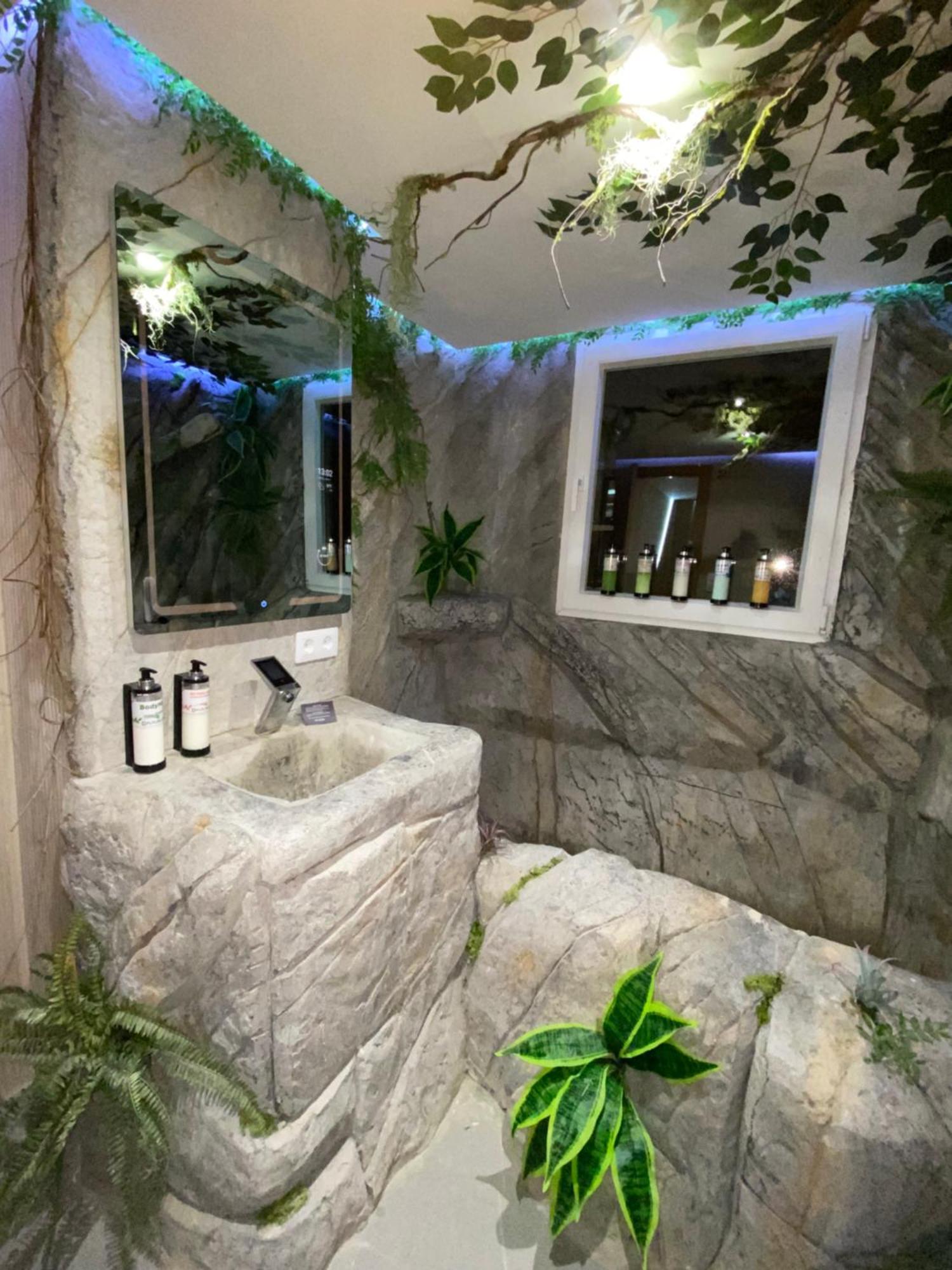 Hostal Futurotel Space Garden