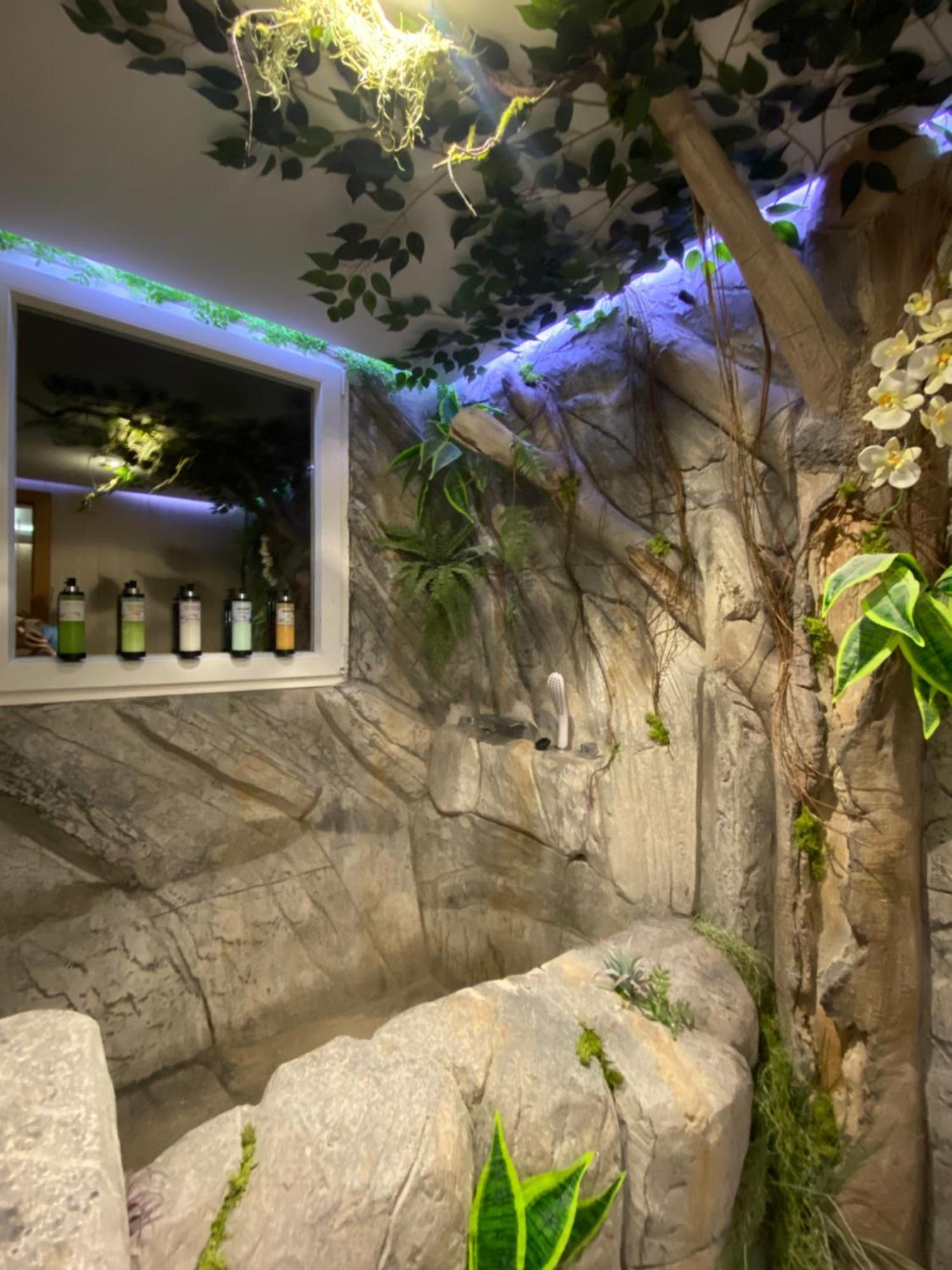 Hostal Futurotel Space Garden Granada